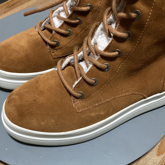 NWOT J/SLIDES boots - Picture 10 of 14